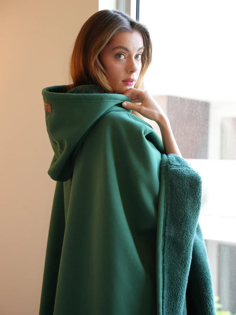 Oversized Hoodie Blanket with Soft Fleece and Breathable Lining 1