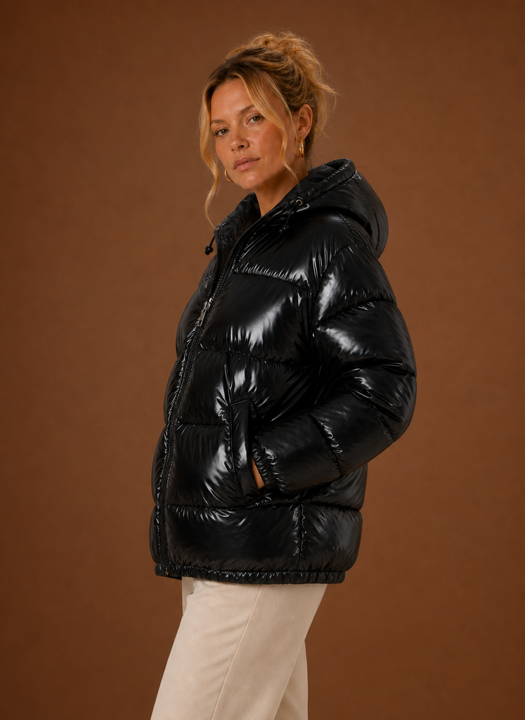 Oversized women's black puffer jacket designed for winter warmth and comfort, featuring a stylish and cozy silhouette with a spacious fit. 1