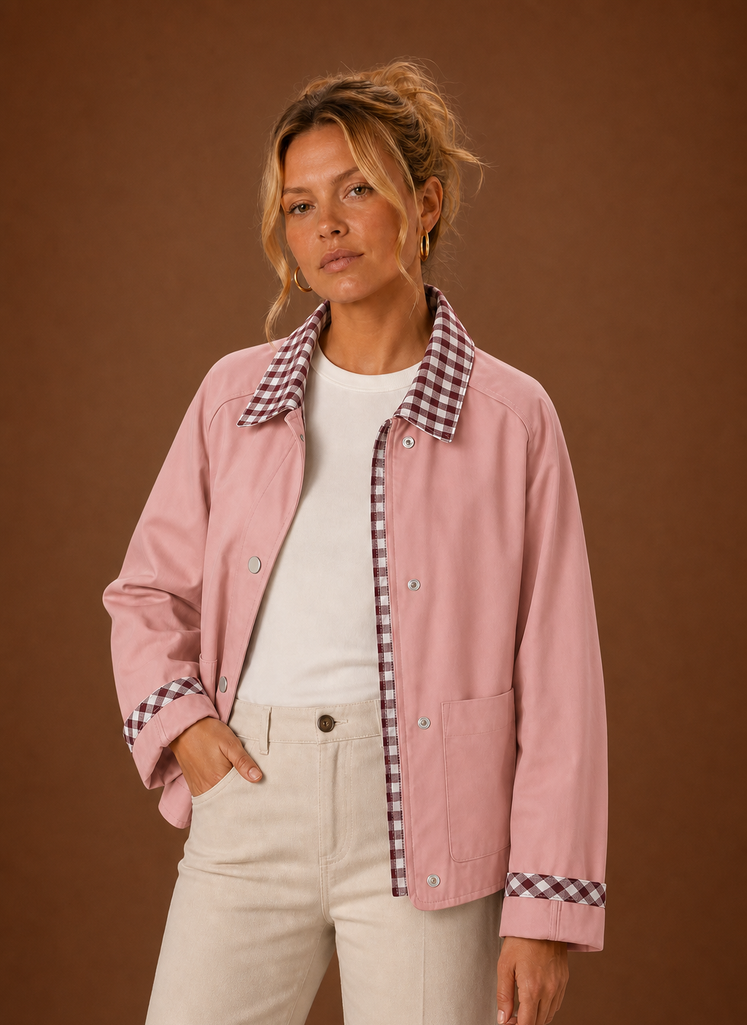 Relaxed fit women's jacket featuring a stylish checked collar and cuffs, perfect for casual outfits and layering in any season. 5