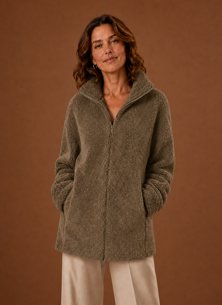 Women's Fleece Sherpa Zip-Up Jacket with High Collar in cozy fabric, perfect for cold weather, featuring a stylish design and warm insulation. 2