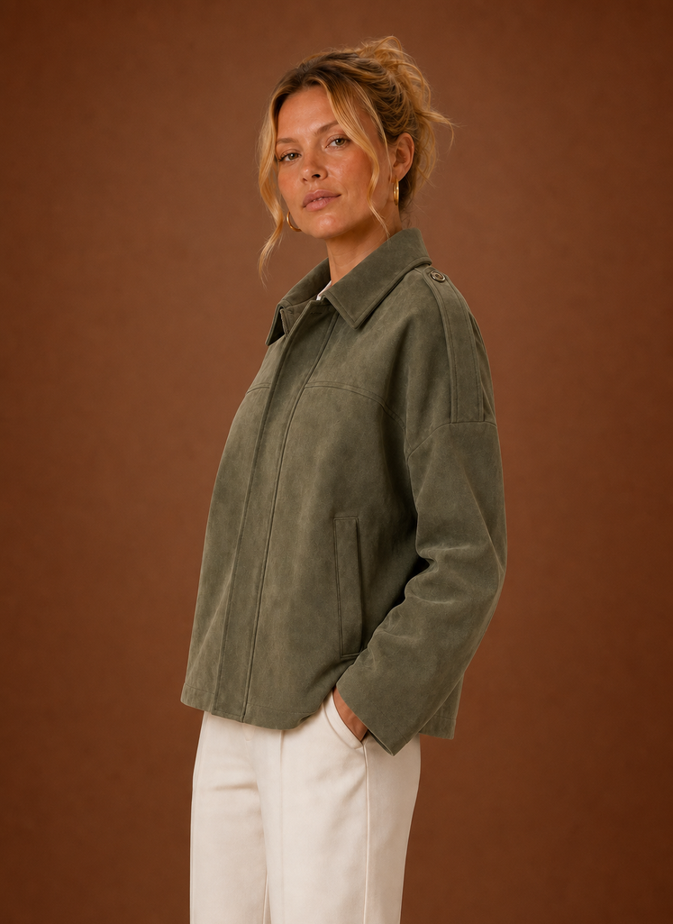 Women's oversized suede jacket featuring a relaxed fit, perfect for versatile layering in any season. 5
