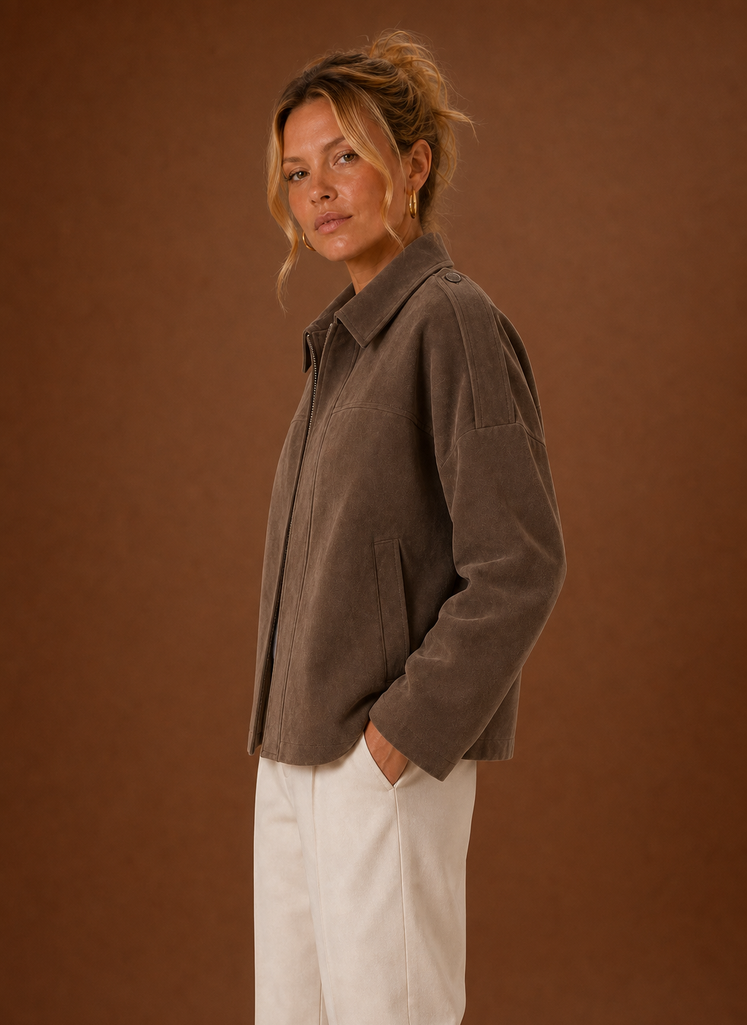 Women's oversized suede jacket featuring a relaxed fit, perfect for versatile layering in any season. 7