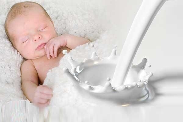 شیر مادر به کمتر شدن ویروس در بدن نوزاد کمک می کند